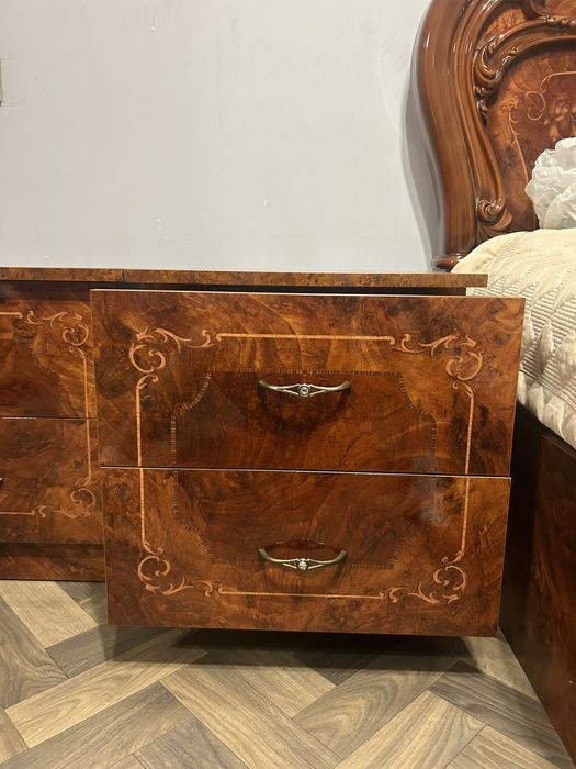 Две тумбы коричневые