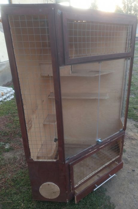Продам угловую клетку для животных