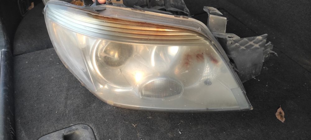 Фары Mitsubishi Outlander