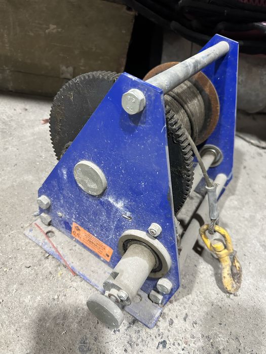 Продам лебедку дина 2