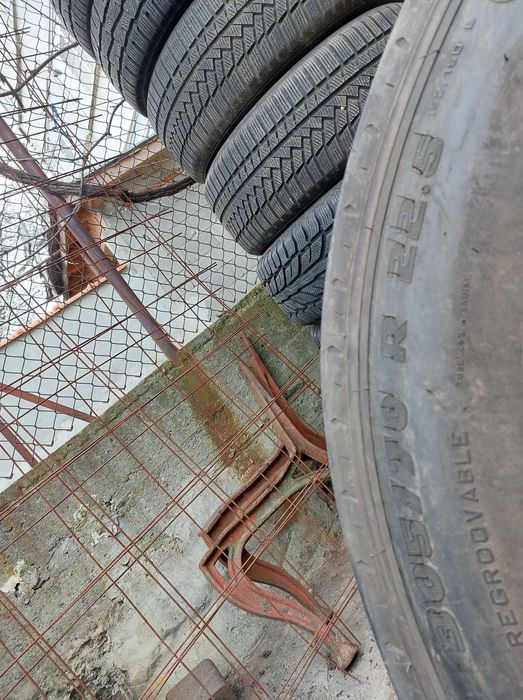 2бр.зимни PIRELLI 305/70/22.5 152L