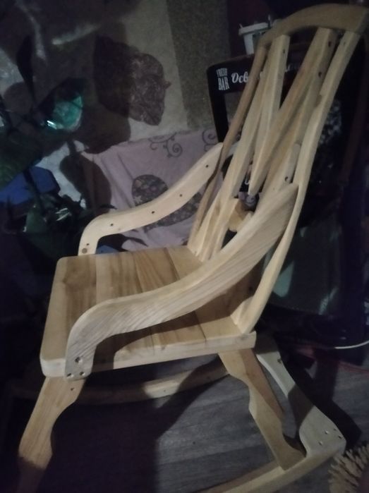 Продам кресло качалку.