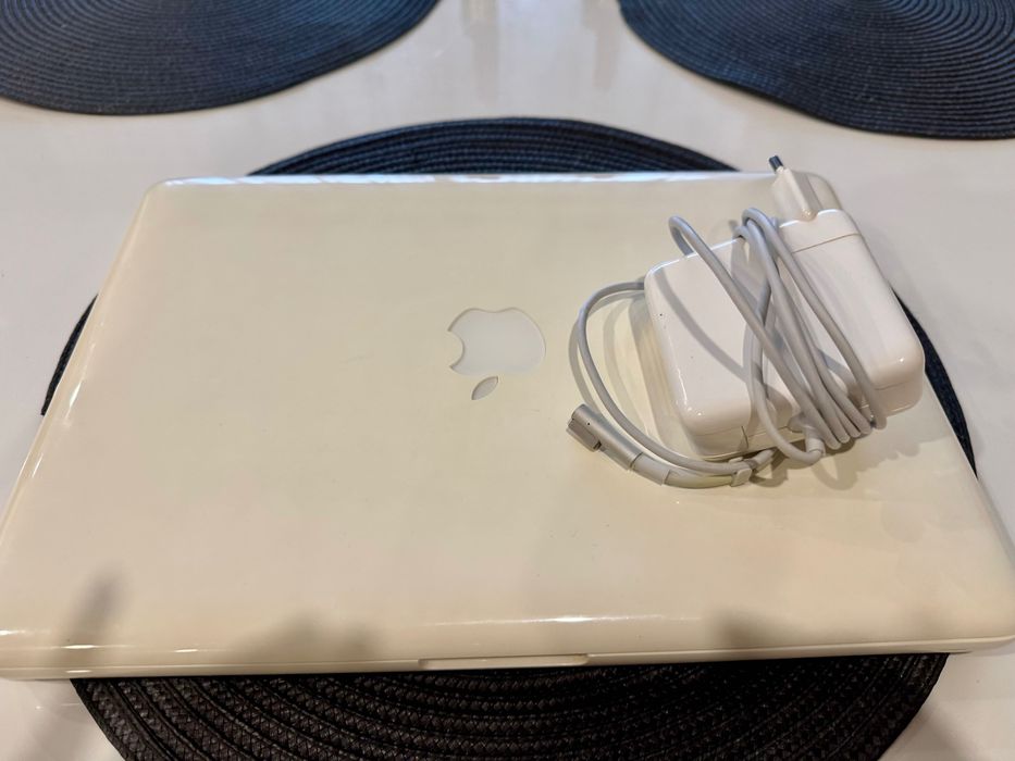 Продавам MacBook A1342