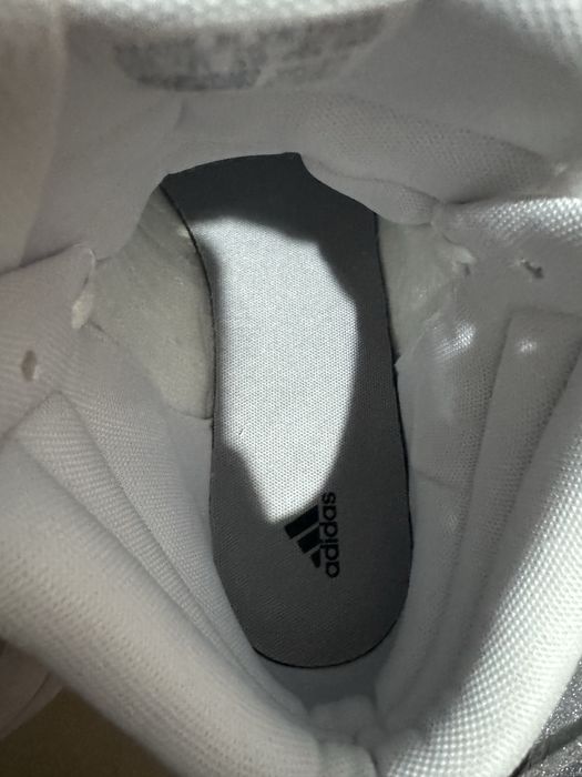 Бели кецове Adidas Номер 46, неразличими от нови