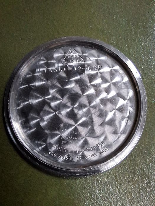 Omega Seamaster
Diematrul: 35 mm fara