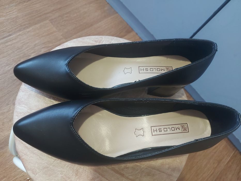 Продам женские туфли 39 рр