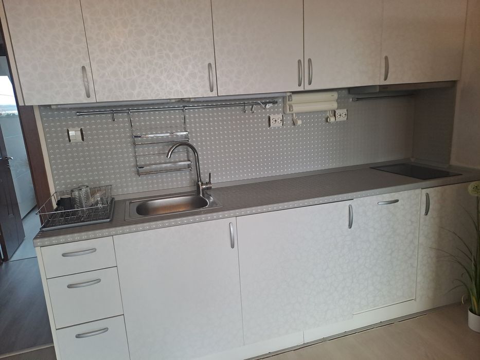 Кухня със котлон,аспиратор