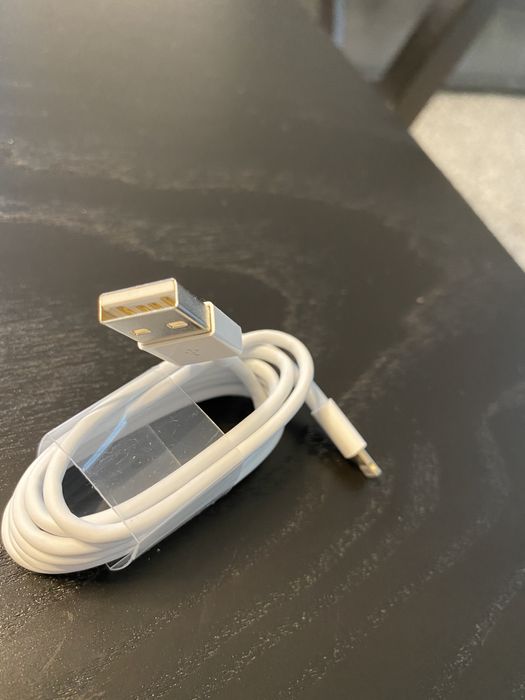 Cablu iphone………..