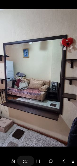 Продаю стол  и зеркало.