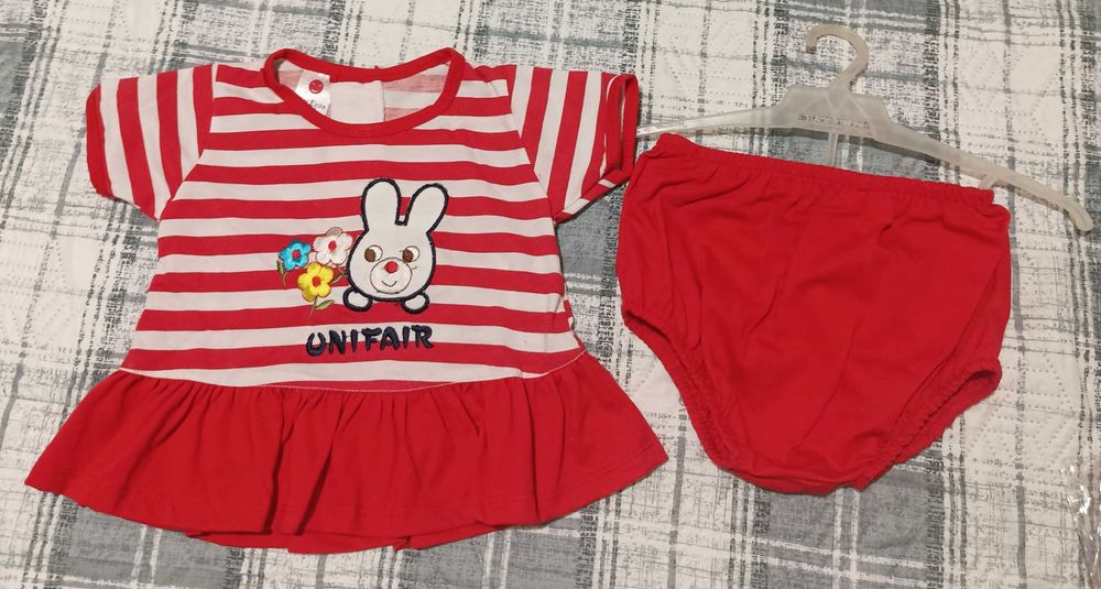 Rochie de vara, mar. 2, culoare rosie cu desen iepuras. Noua.