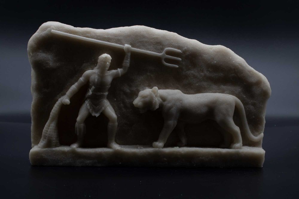 Ръчно изработен мраморен релеф „Херкулес и Немейският лъв“