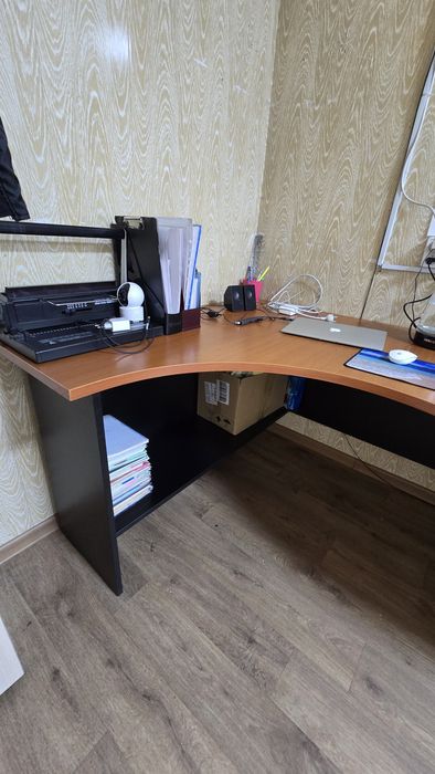 Офисный стол в отличном состоянии
