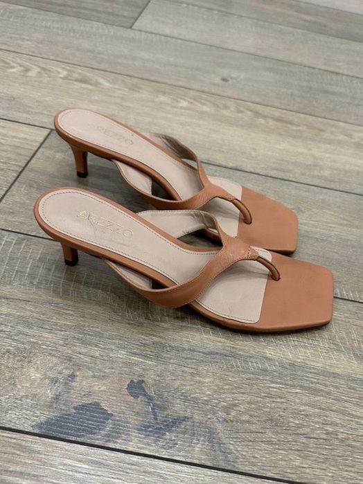 Туфли на низком каблуке