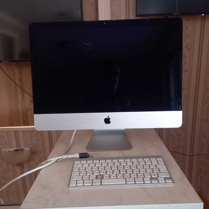 Apple компьютер в отличном состоянии . Как новый