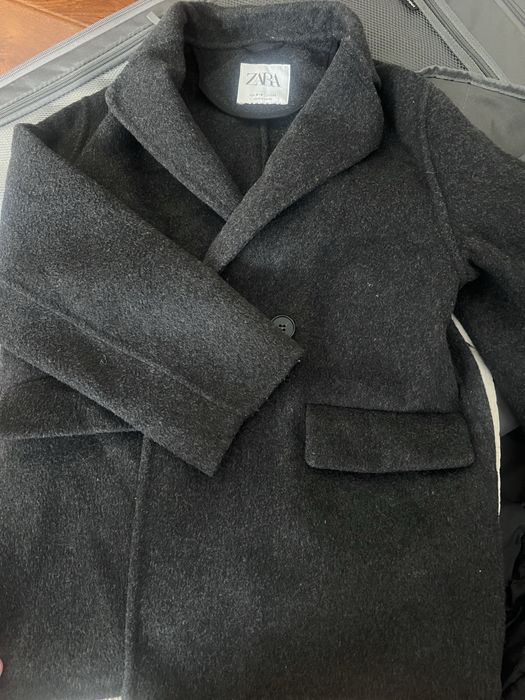 На девочку куртки разных размеров