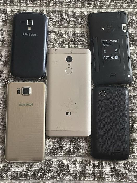 Продавам 5 телефона за части или ремонт