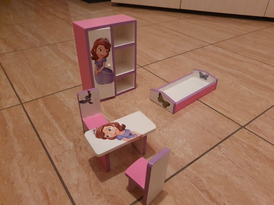 Set mobilier de lemn in miniatura confectionat manual