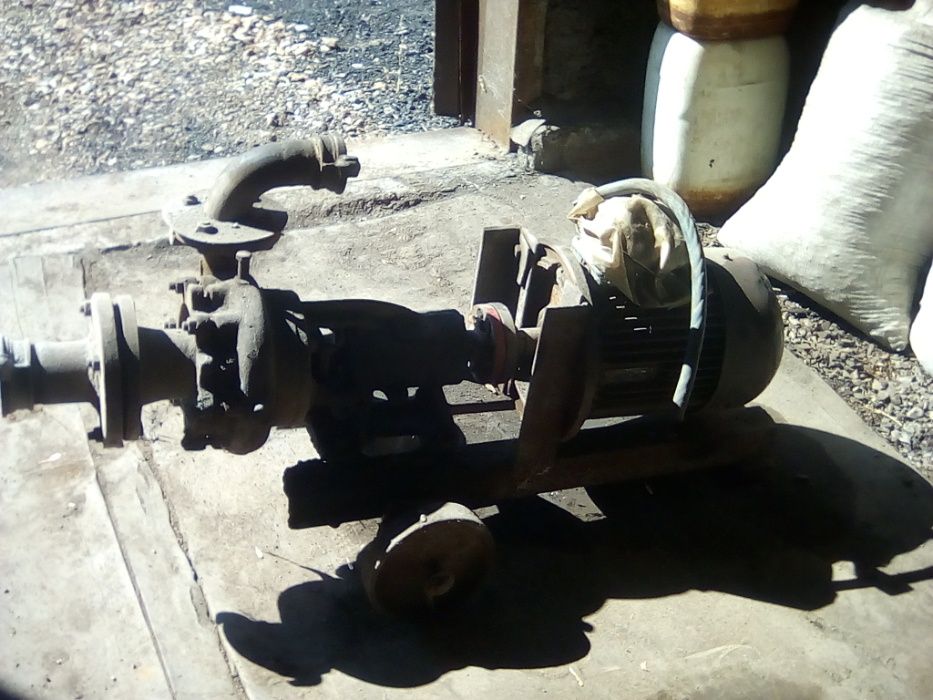 Продам поливной насос