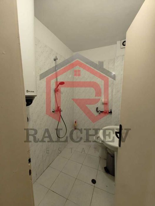Дава се под наем Двустаен апартамент в Варна, Възраждане 3 - 60 кв.м за 438.6 € - Снимка #4