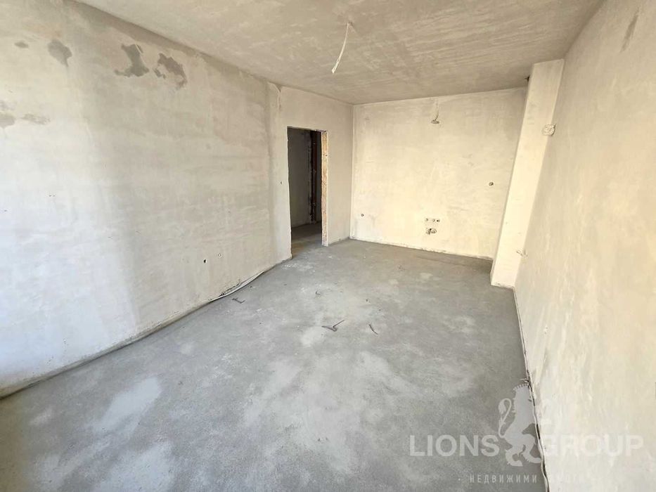 Продава се Двустаен апартамент в Варна, Център - 55 кв.м за 1655 €/кв.м - Снимка #2