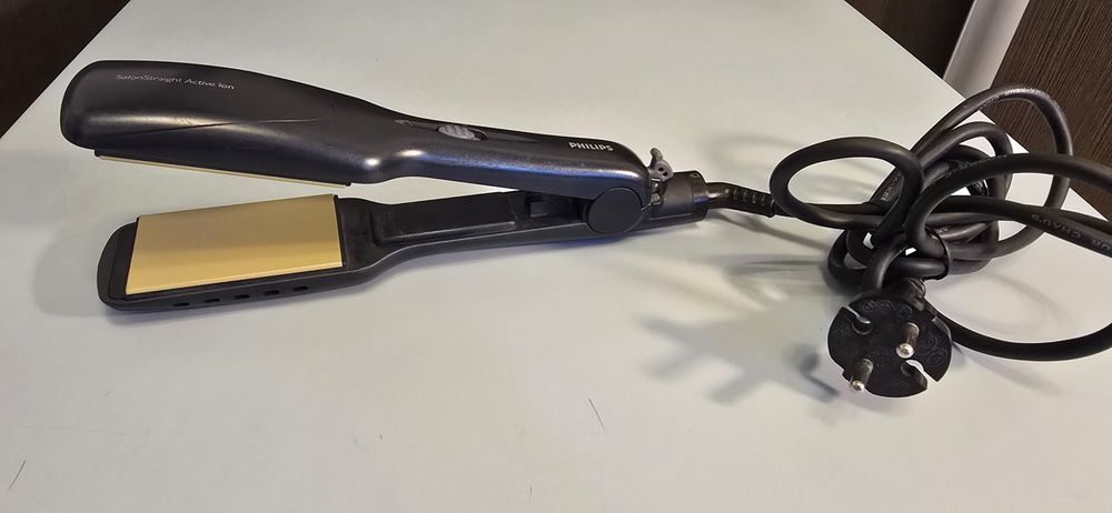 Placa intins parul Philips HP4638/00 SalonStraight Active Ion
