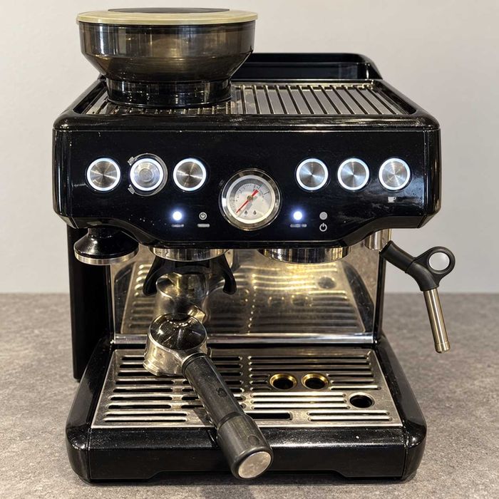 Кафемашина Sage Barista Express с вградена кафемелачка - черна