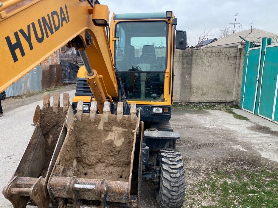 Продам экскавтор колесный Hyundai Robex 55w