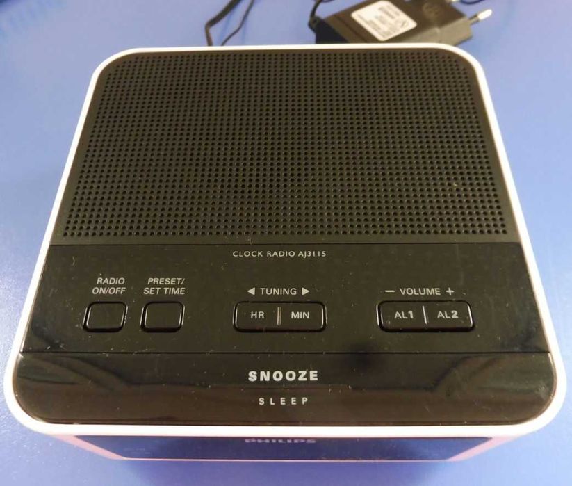 Радио будилник PHILIPS, цифров тунер, 10 радиостанции, аларма