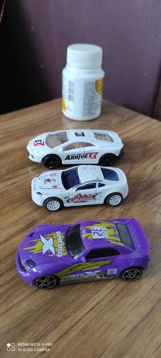 Игрушки  разные.