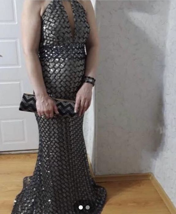 Продавам официална рокля
