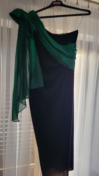 Vand rochie noua