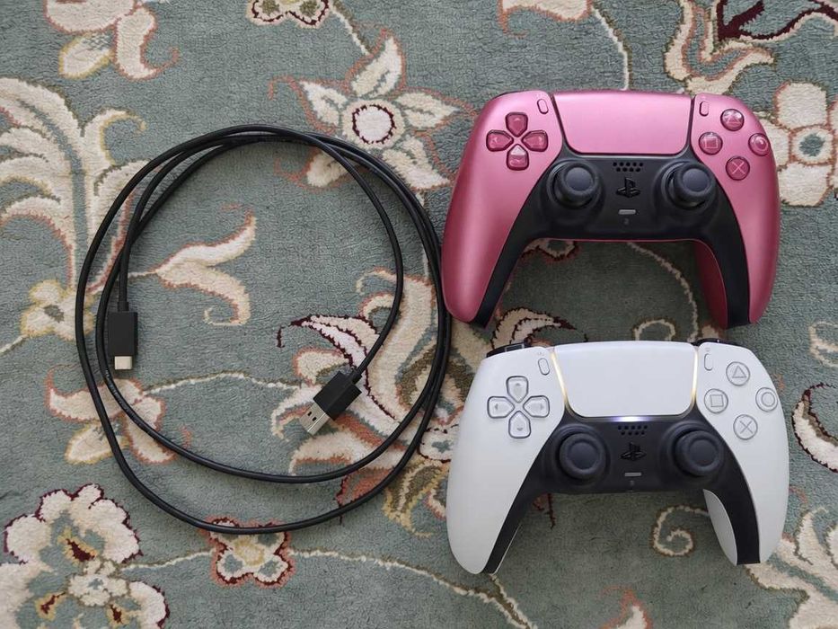 PS5: игры и 2 контроллера/ PS5 , Games and 2 Controllers