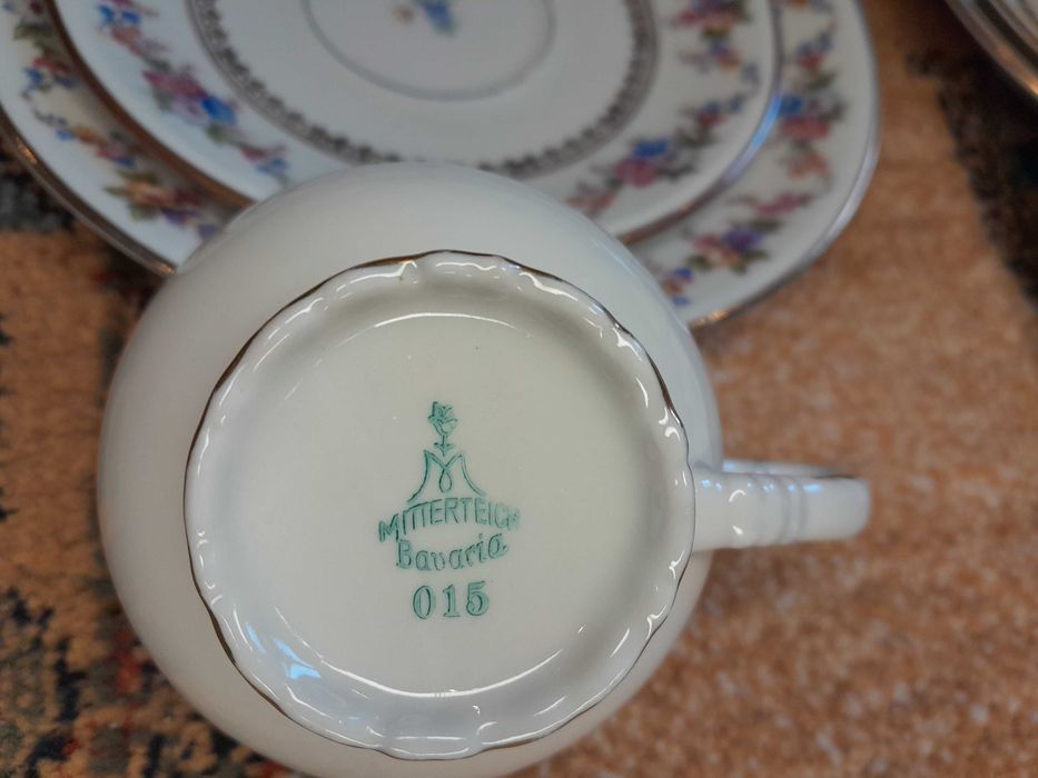 Порцеанов винтидж сервиз