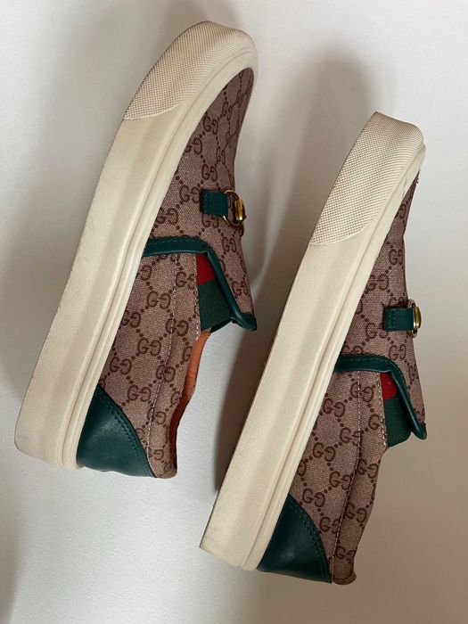 Красивые кроссовки и макасины