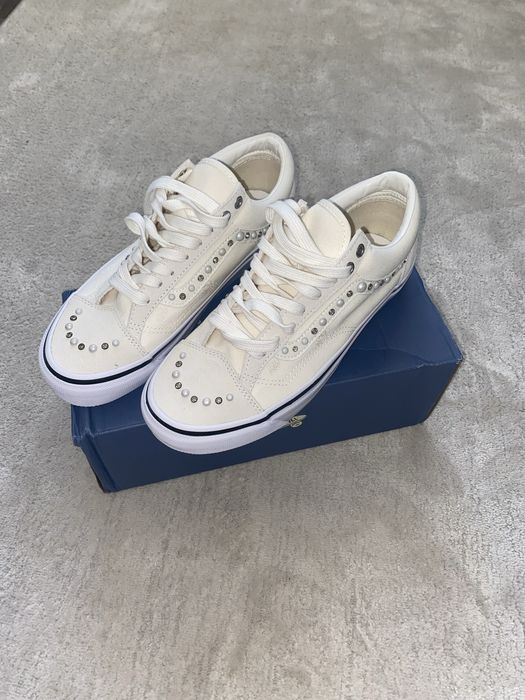 vans pearlized white