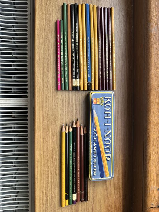 Creioane diverse si cutie Koh I Knoor veche