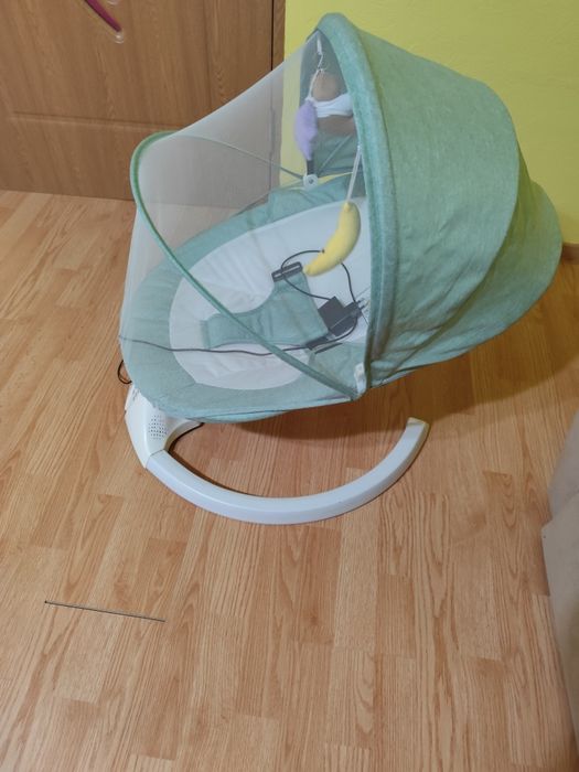 Vând leagăn electric și scoica pentru belusibeluși.