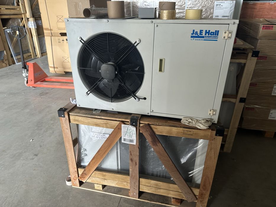 Vitrina verticala 292 cm / Usi glisante / Agregat extern