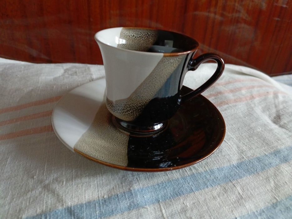 Чашка с блюдцем .