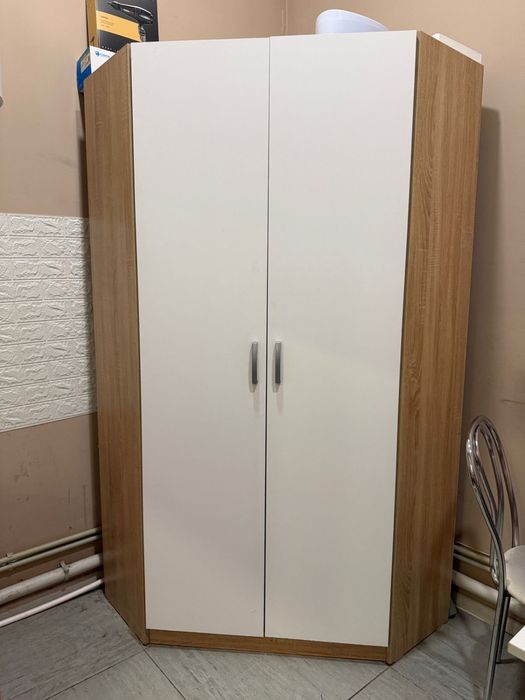 Шкаф угловой в хорошем состояний