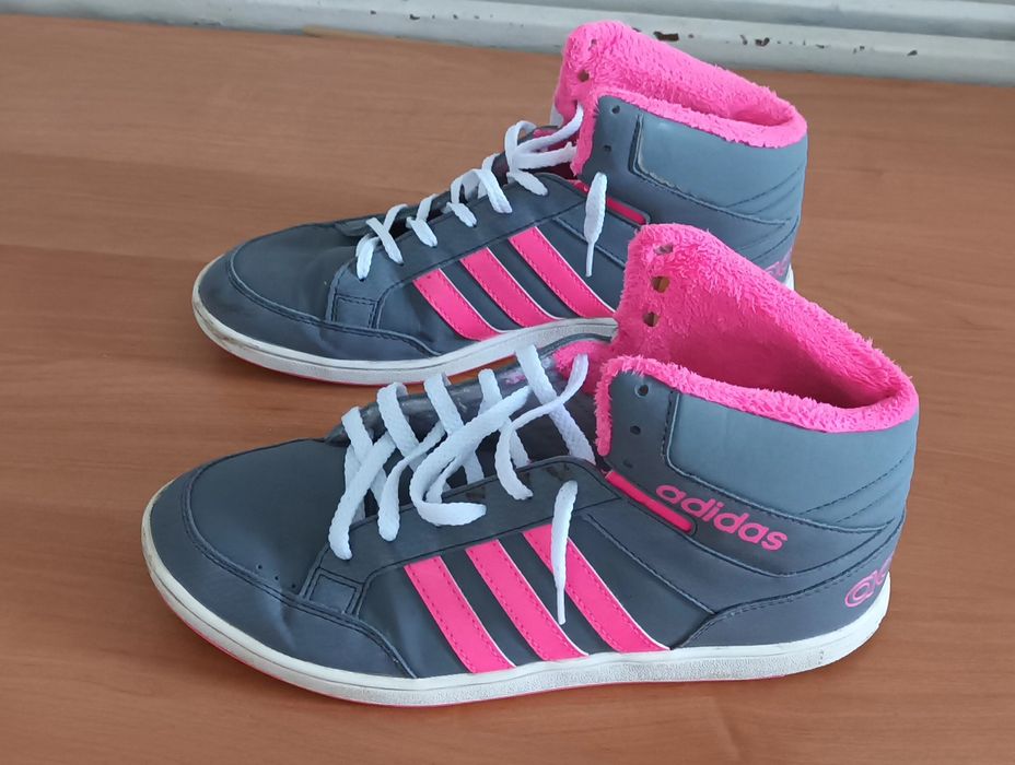 Adidas затворени обувки номер 38