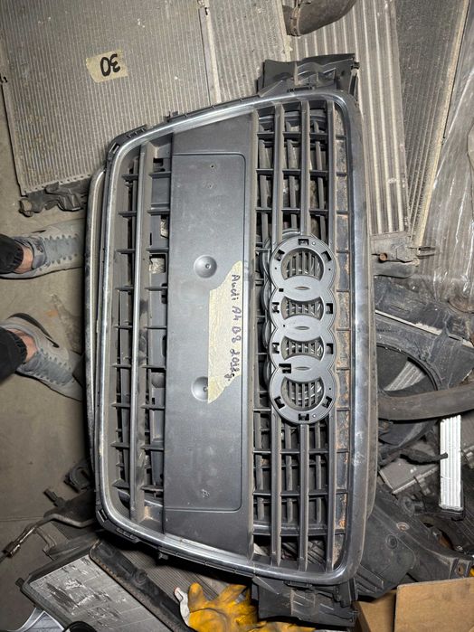Предна решетка за Audi a4 B8