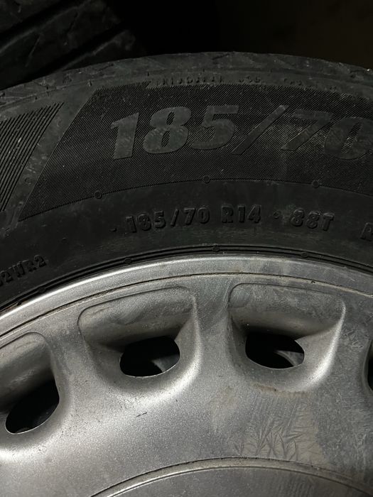 Продам летнюю резину с дисками