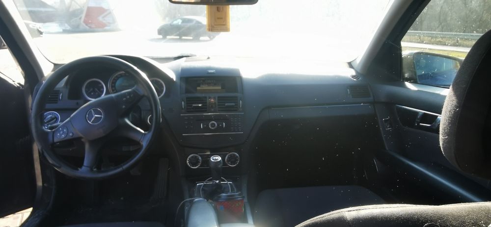 Vând Mercedes c 200
