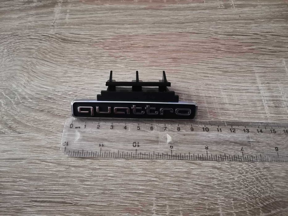 Audi Quattro емблема за решетка сребро