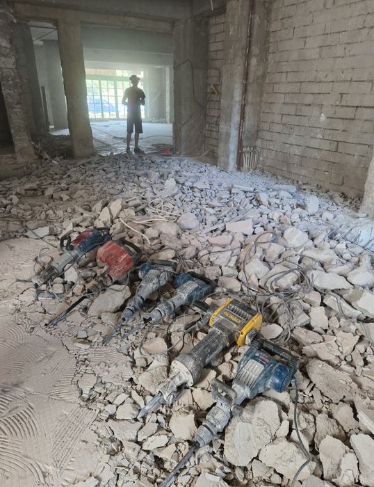 Demolări tăiat beton spart beton șanțuri electrice