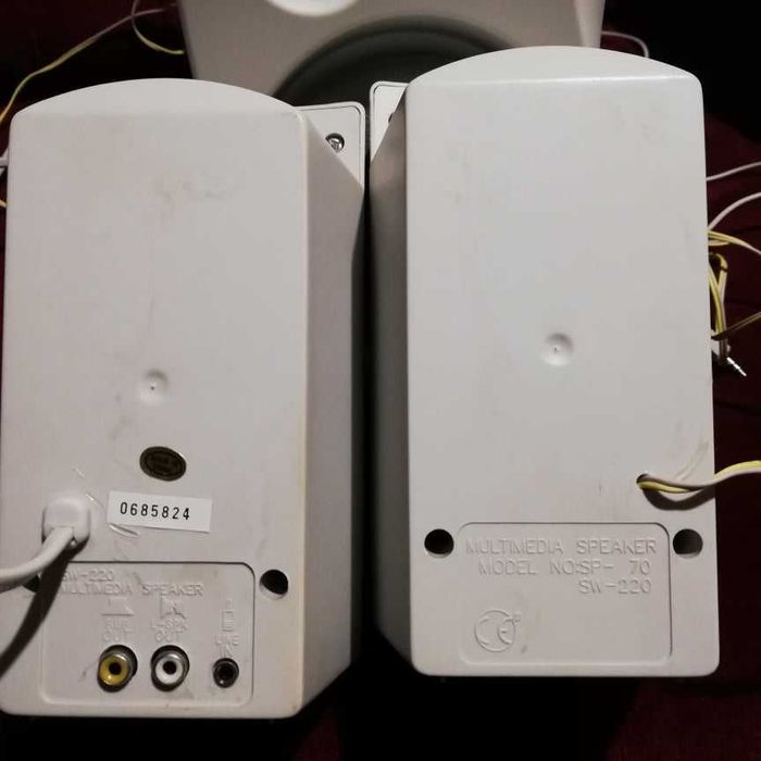 Комплект две тонколони със субуфер