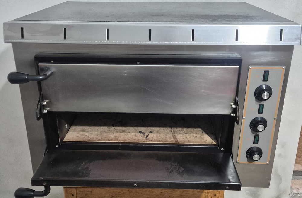 Cuptor pizza in stare perfecta de functionare