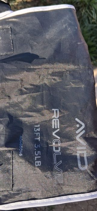 Vând set 3 lansete crap Avid 3,96 m  și 3 mulinete  Avid  Carp Revolve