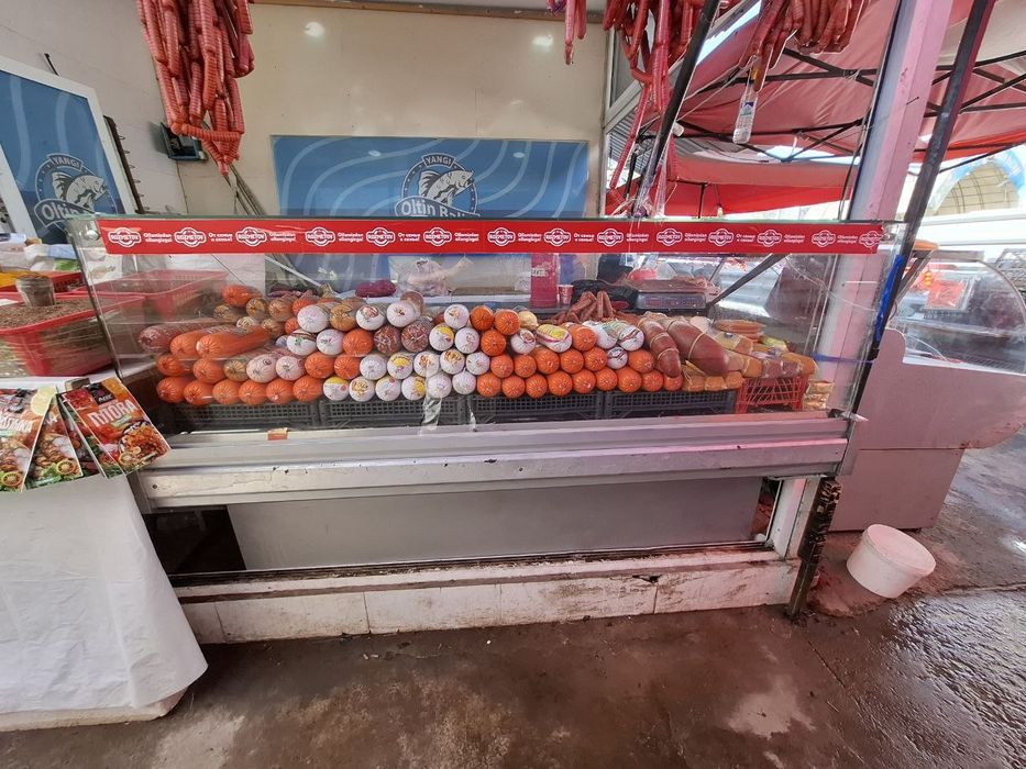 Srochna vetrina xolodilnik sotiladi